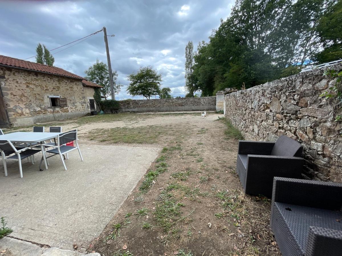 Ferme Gite Equestre En Charente Конфолан Экстерьер фото